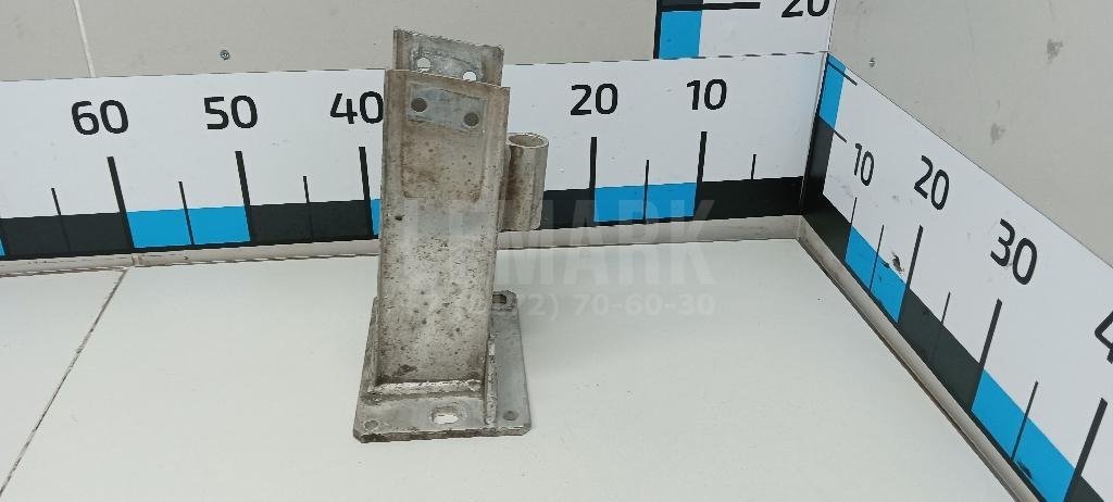 Кронштейн усилителя переднего бампера правый