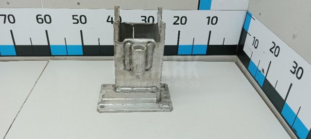 Кронштейн усилителя переднего бампера правый