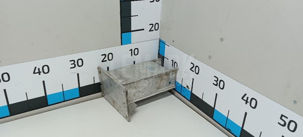 Кронштейн усилителя переднего бампера правый