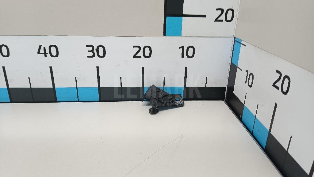 Кронштейн фар правый для  Audi A1 (8X) 2010-2018