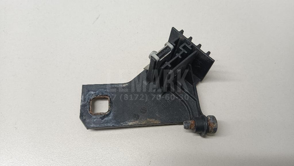 Кронштейн фар правый для  Audi A1 (8X) 2010-2018