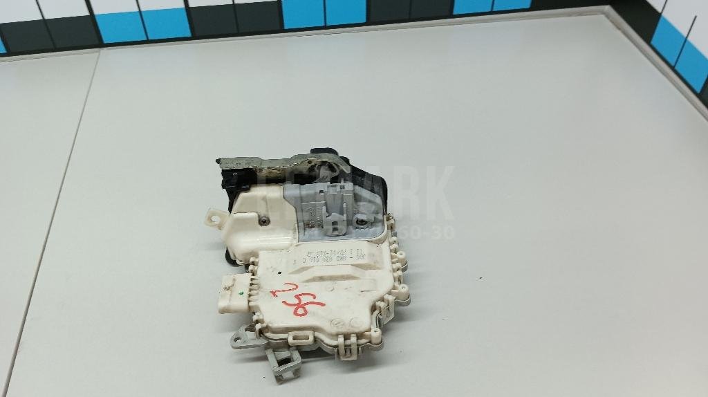 Замок двери задней правой