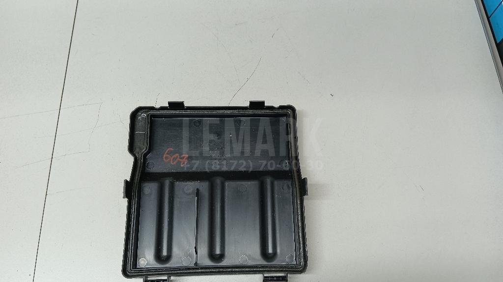 Крышка блока предохранителей