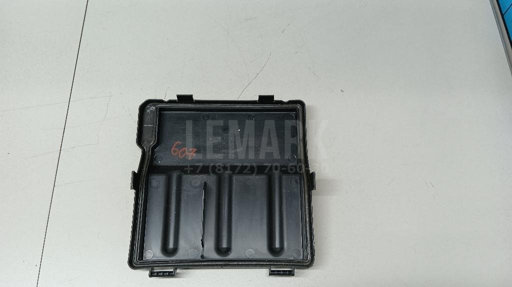 Крышка блока предохранителей