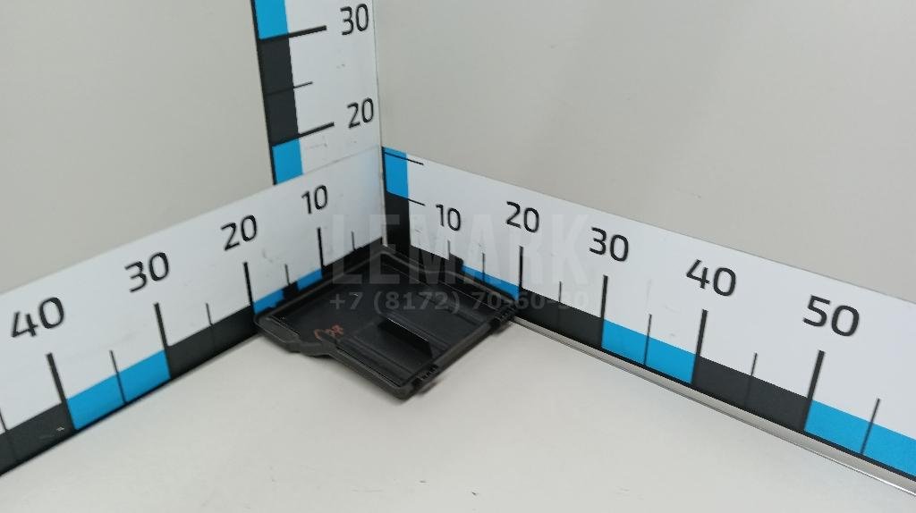 Крышка блока предохранителей