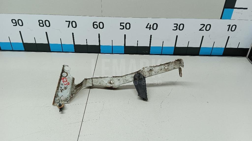 Кронштейн крепления крыла