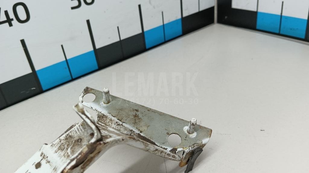 Кронштейн крепления крыла