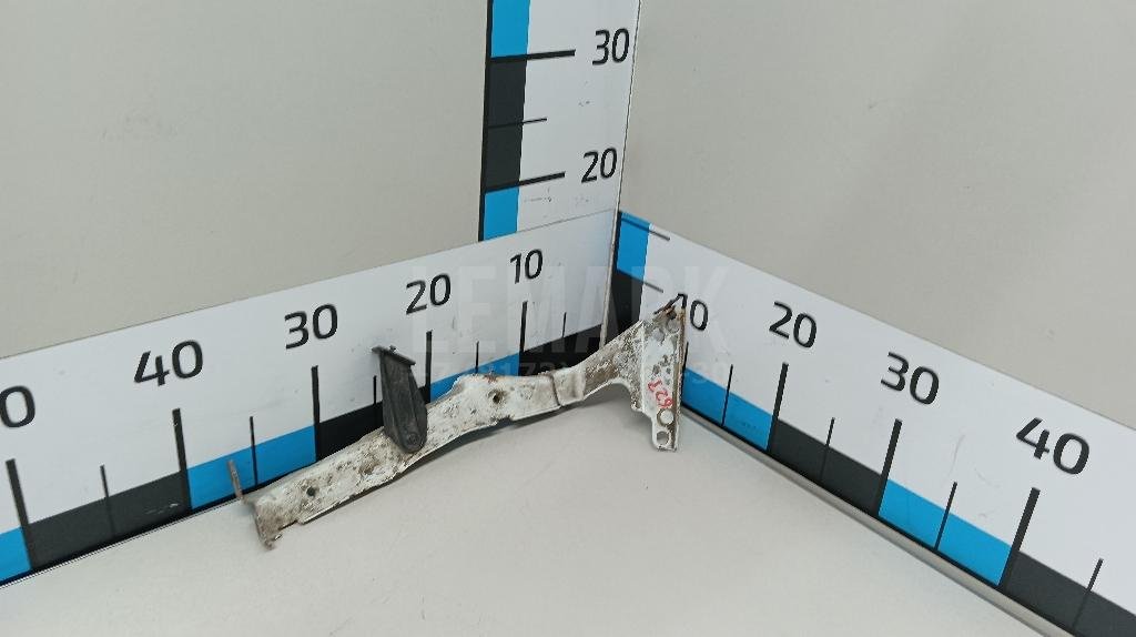 Кронштейн крепления крыла