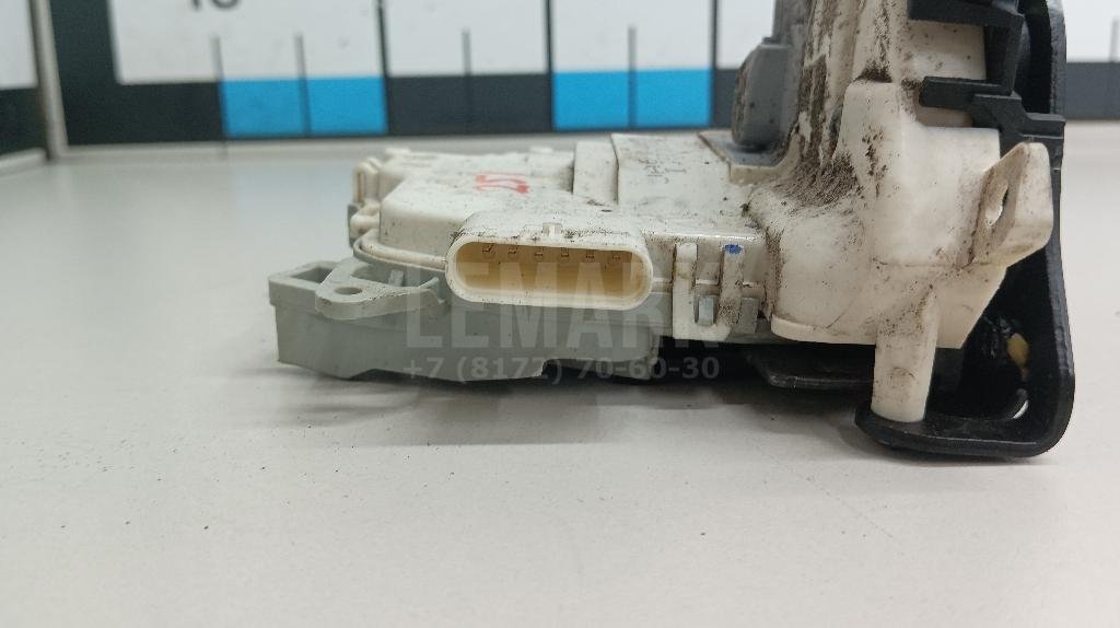 Замок двери задней левой