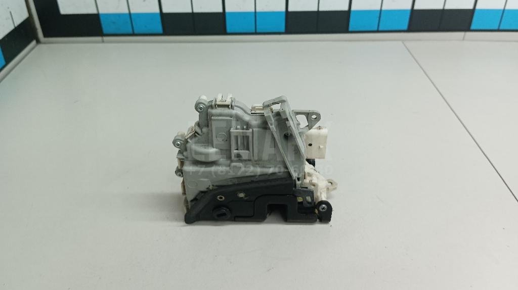 Замок двери задней левой