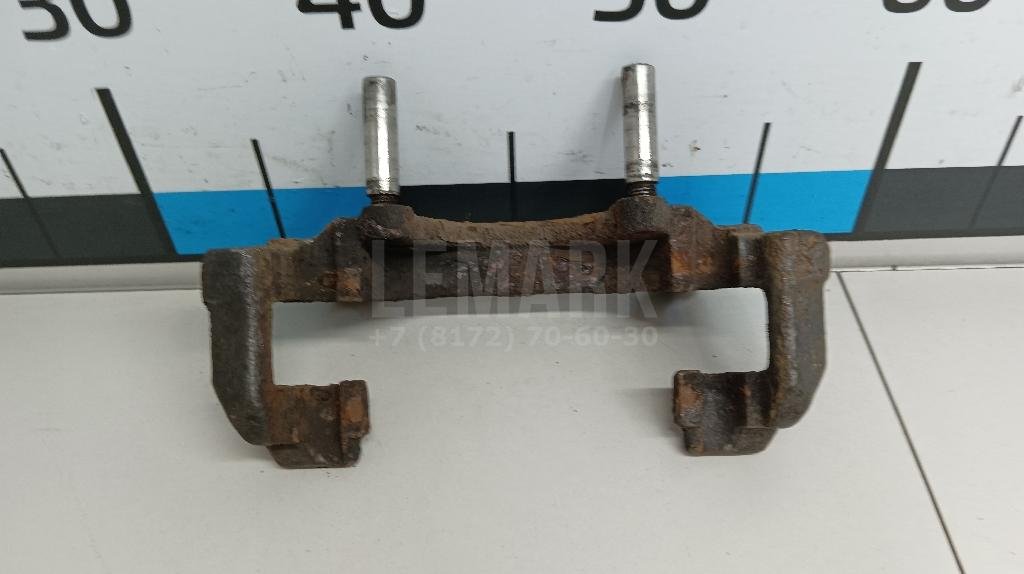 Скоба суппорта переднего