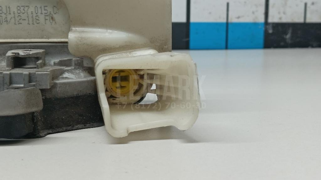 Замок двери передней левой