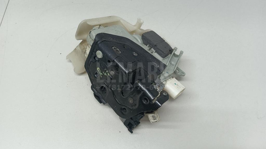 Замок двери передней левой