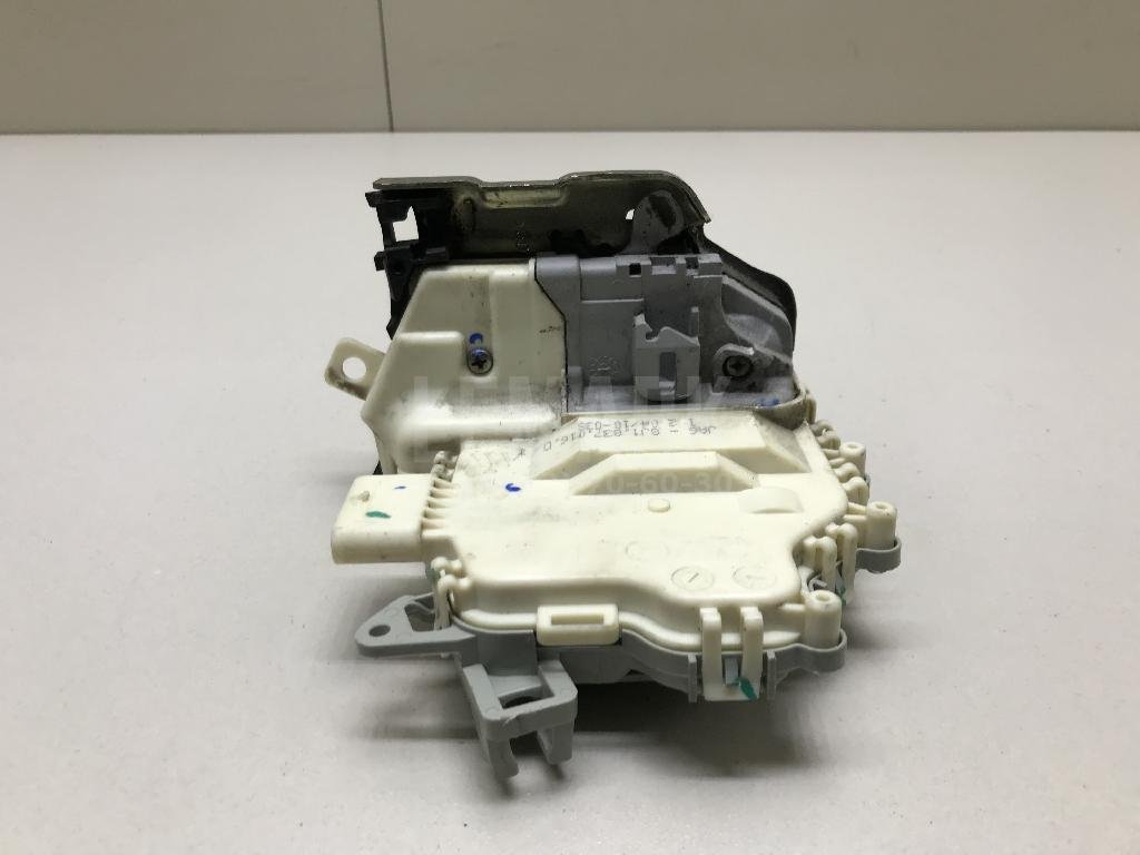 Замок двери передней правой