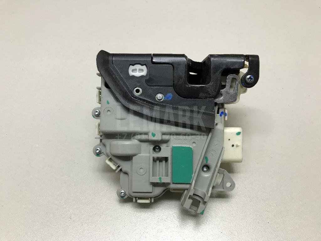 Замок двери передней правой