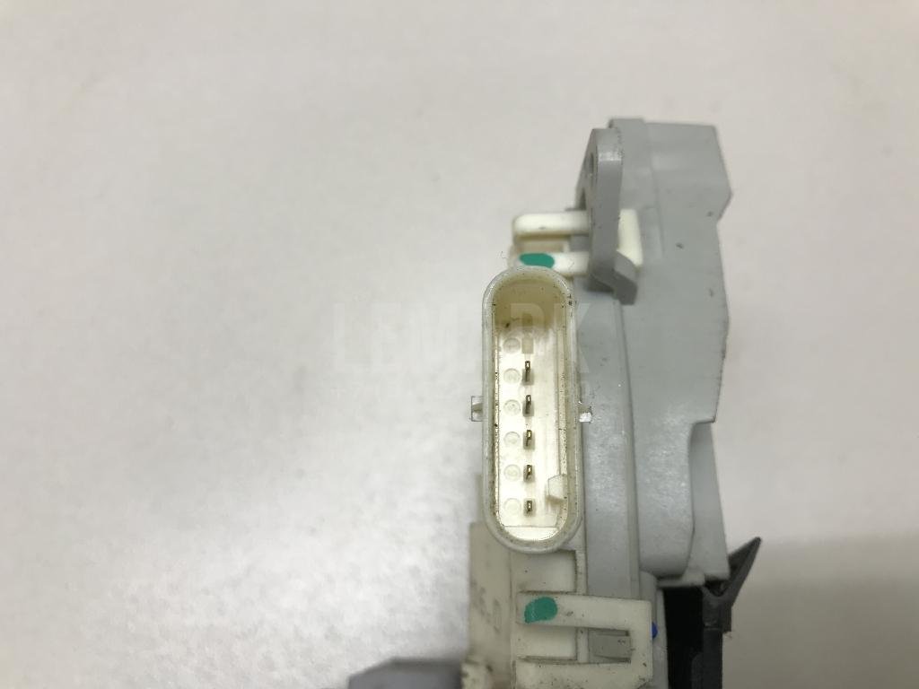 Замок двери передней правой