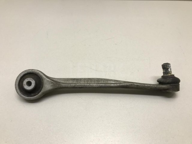 Рычаг передний верхний левый передний