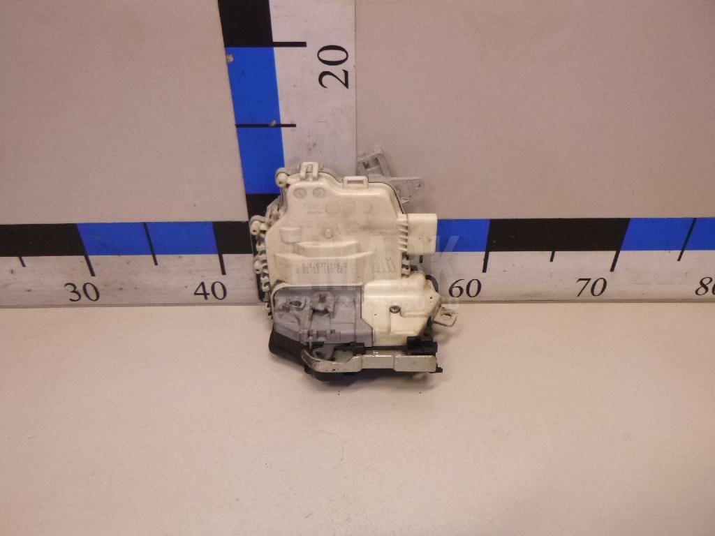 Замок двери передней правой