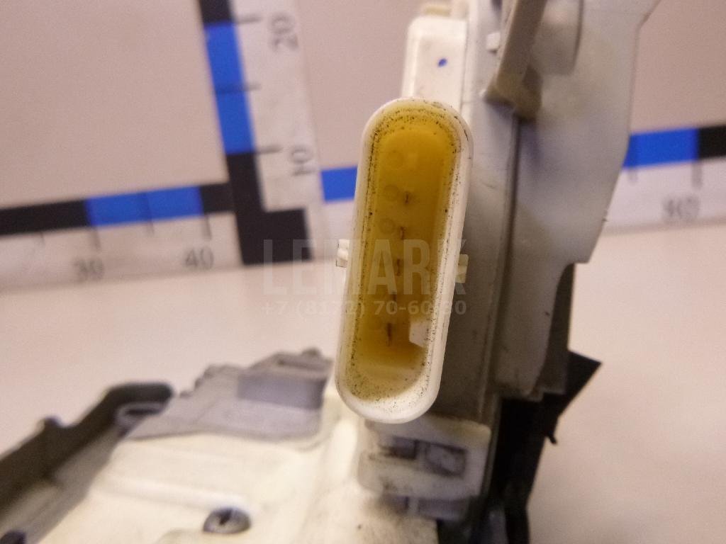 Замок двери передней правой