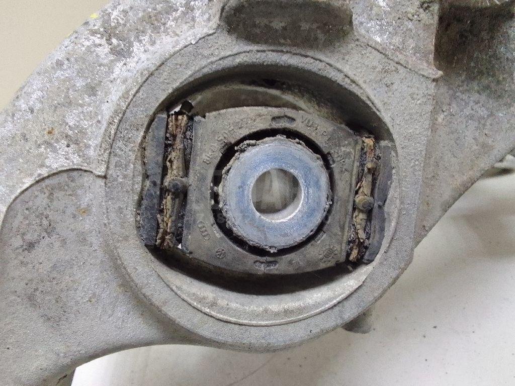 Кулак поворотный задний правый