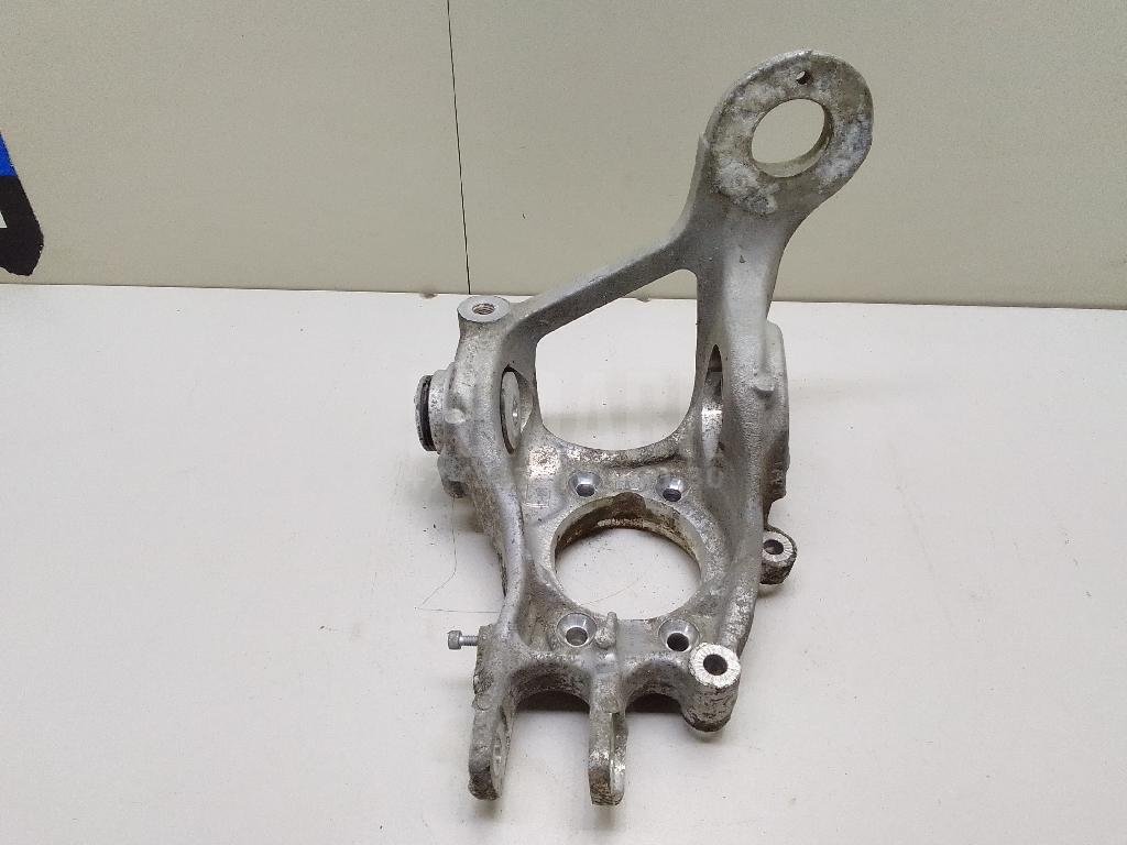 Кулак поворотный задний правый