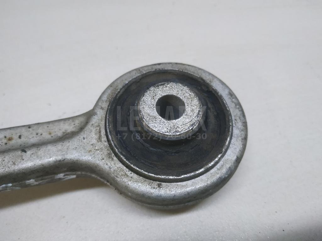 Рычаг передний верхний правый задний