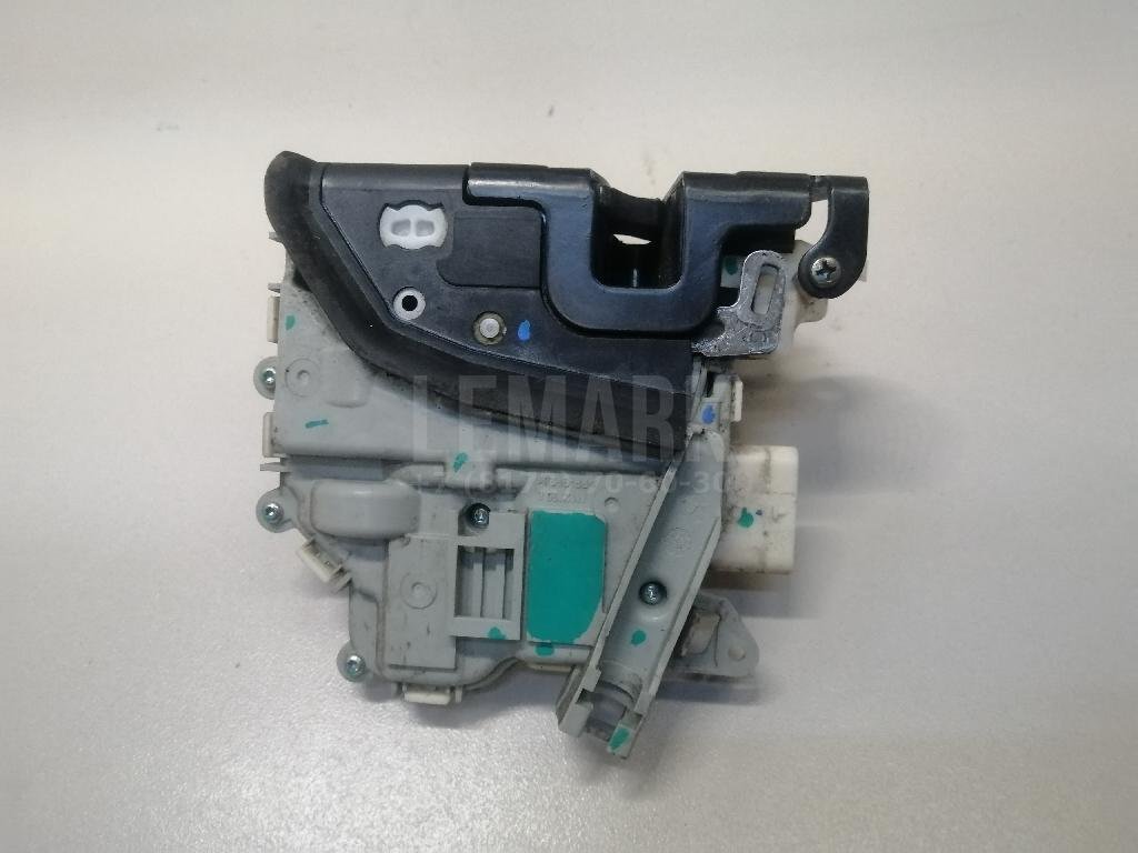 Замок двери передней правой