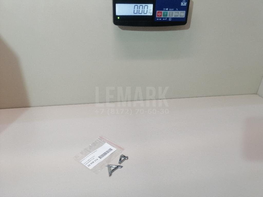 Эмблема на крышку багажника