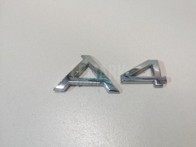 Эмблема на крышку багажника