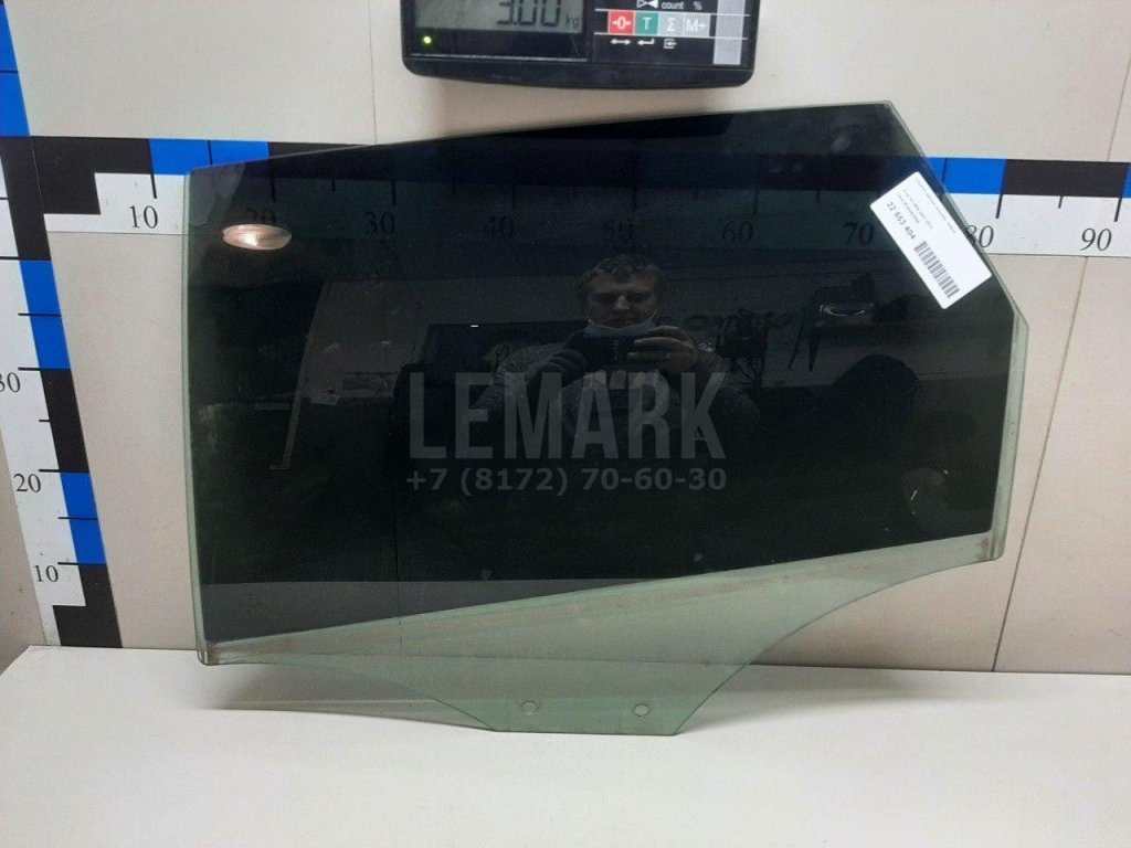 Стекло двери задней левой