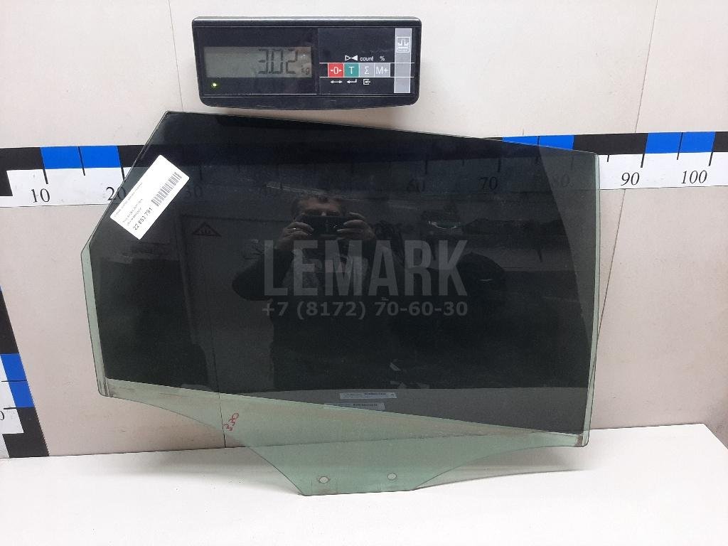 Стекло двери задней правой