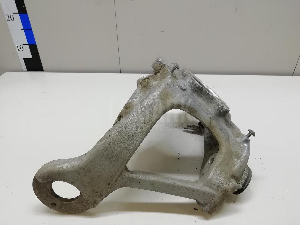 Кулак поворотный задний левый