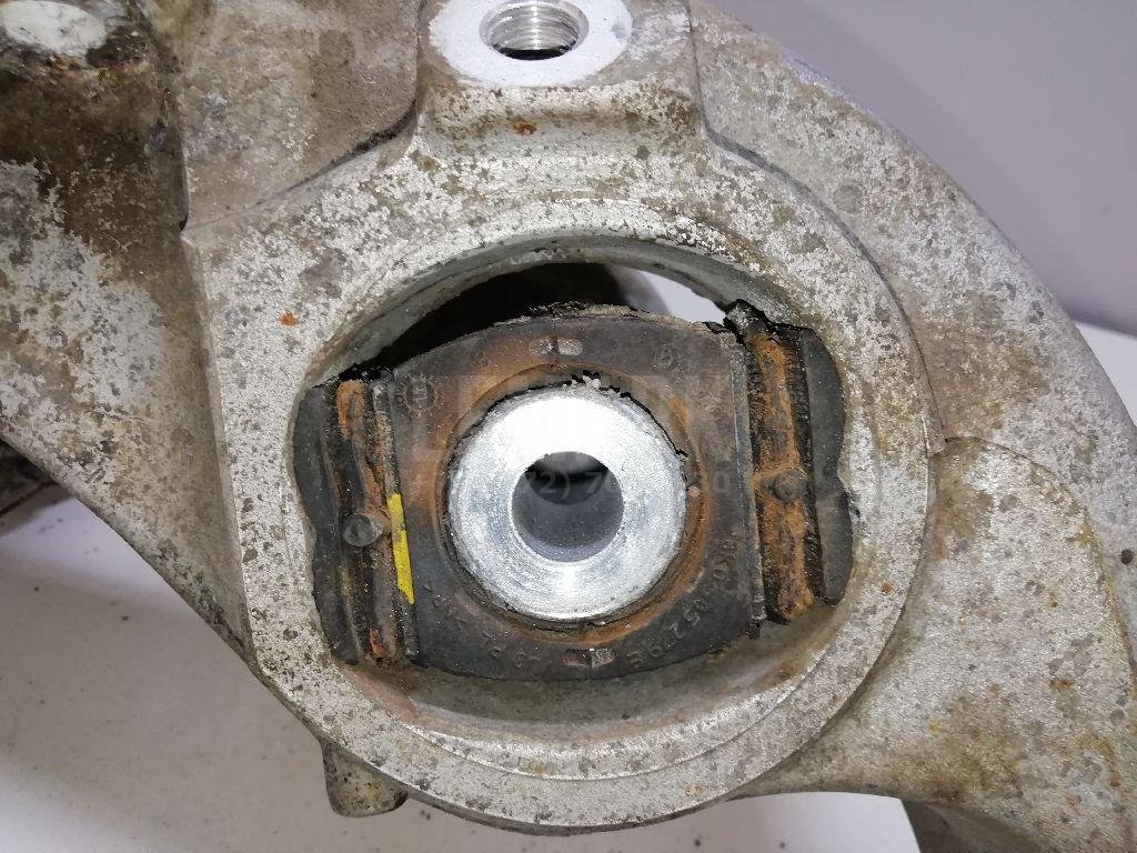 Кулак поворотный задний левый