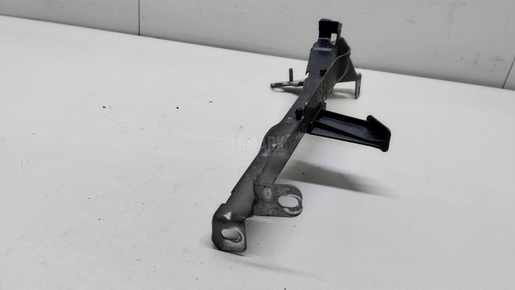 Кронштейн крепления крыла