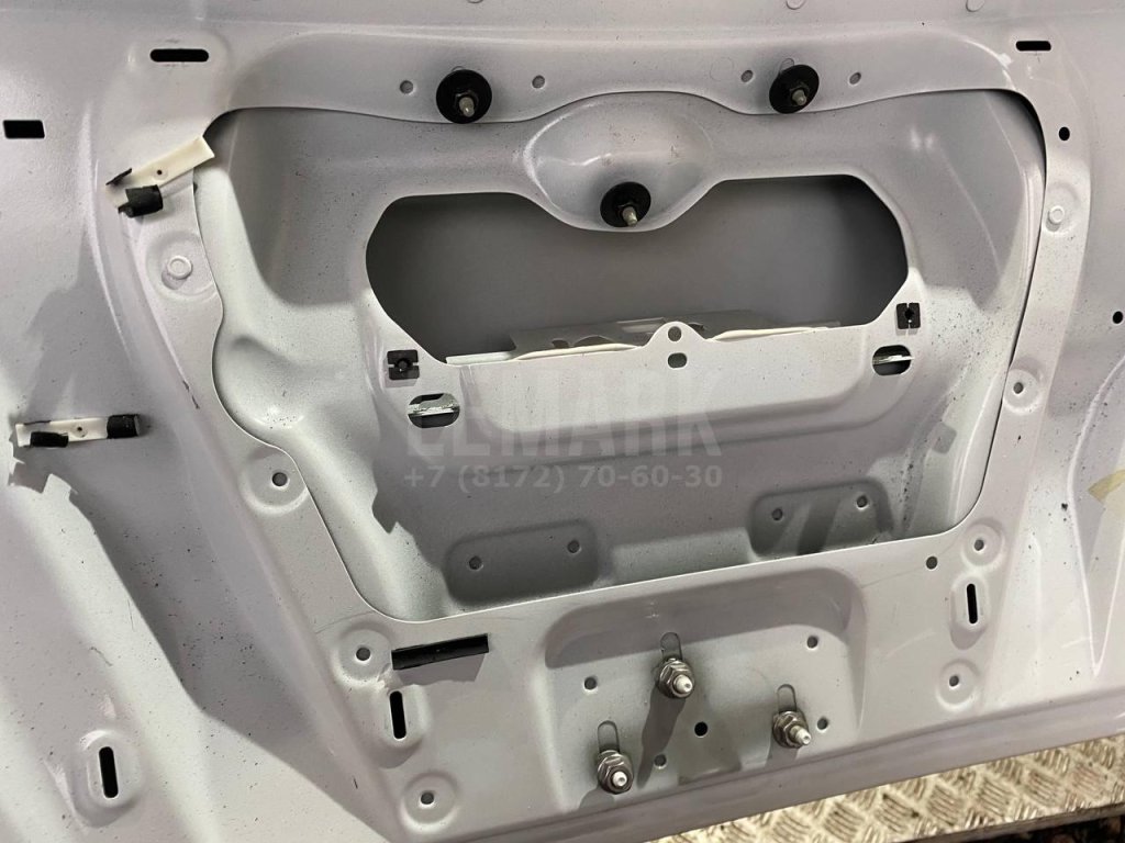 Эмблема на крышку багажника