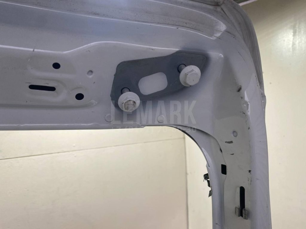 Эмблема на крышку багажника