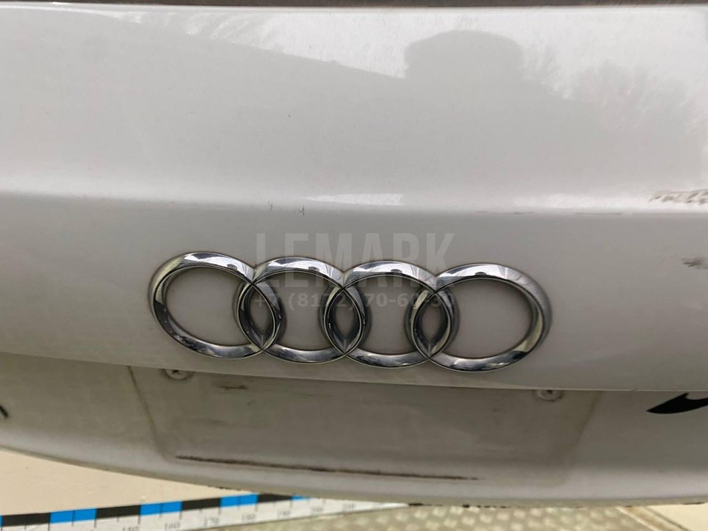 Эмблема на крышку багажника