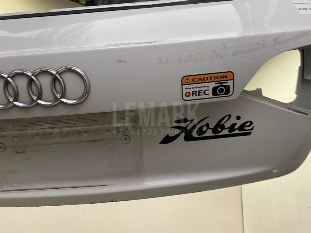 Эмблема на крышку багажника