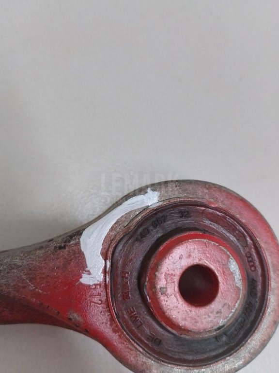 Рычаг передний верхний левый передний