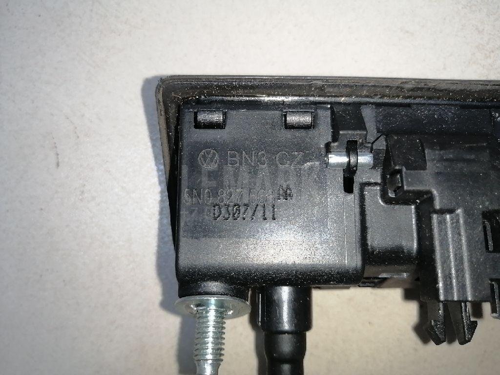 Кнопка открывания багажника