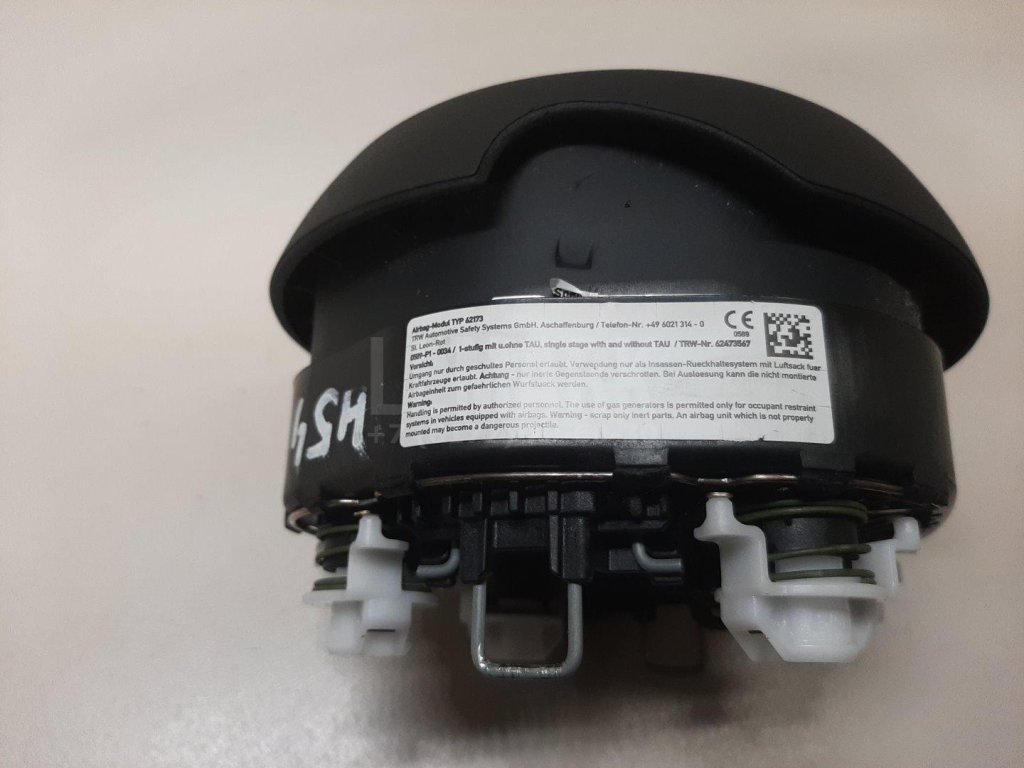 Подушка безопасности в рулевое колесо