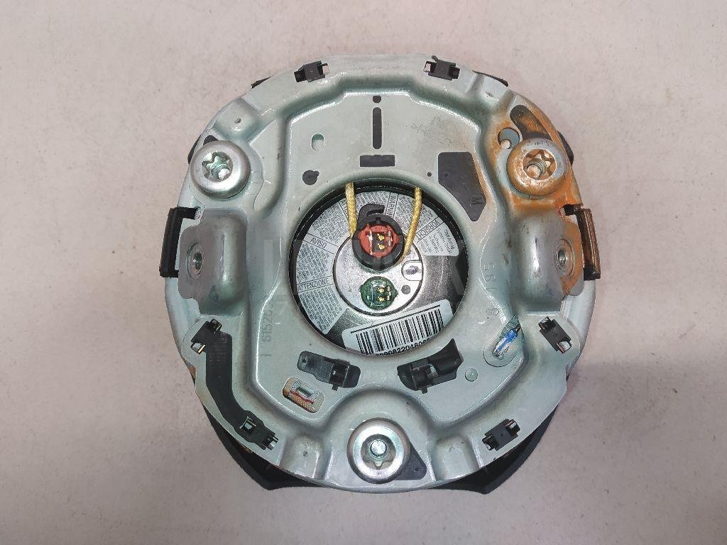 Подушка безопасности в рулевое колесо