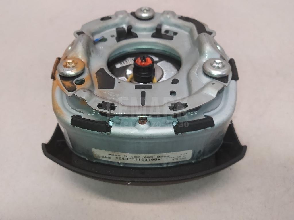 Подушка безопасности в рулевое колесо