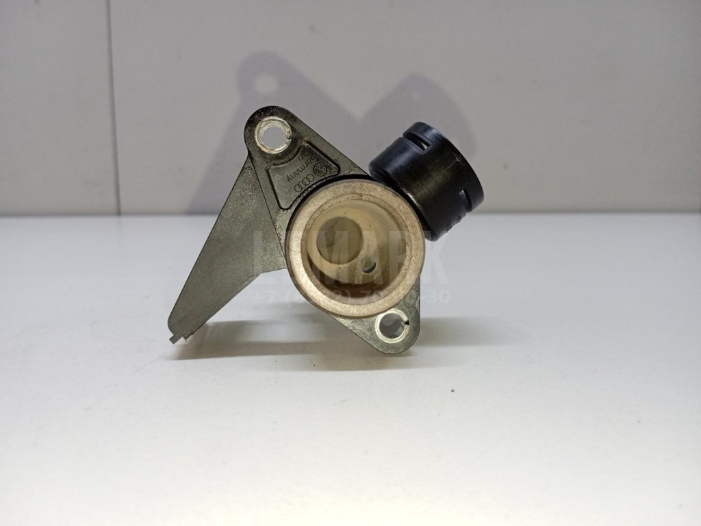 Фланец двигателя системы охлаждения