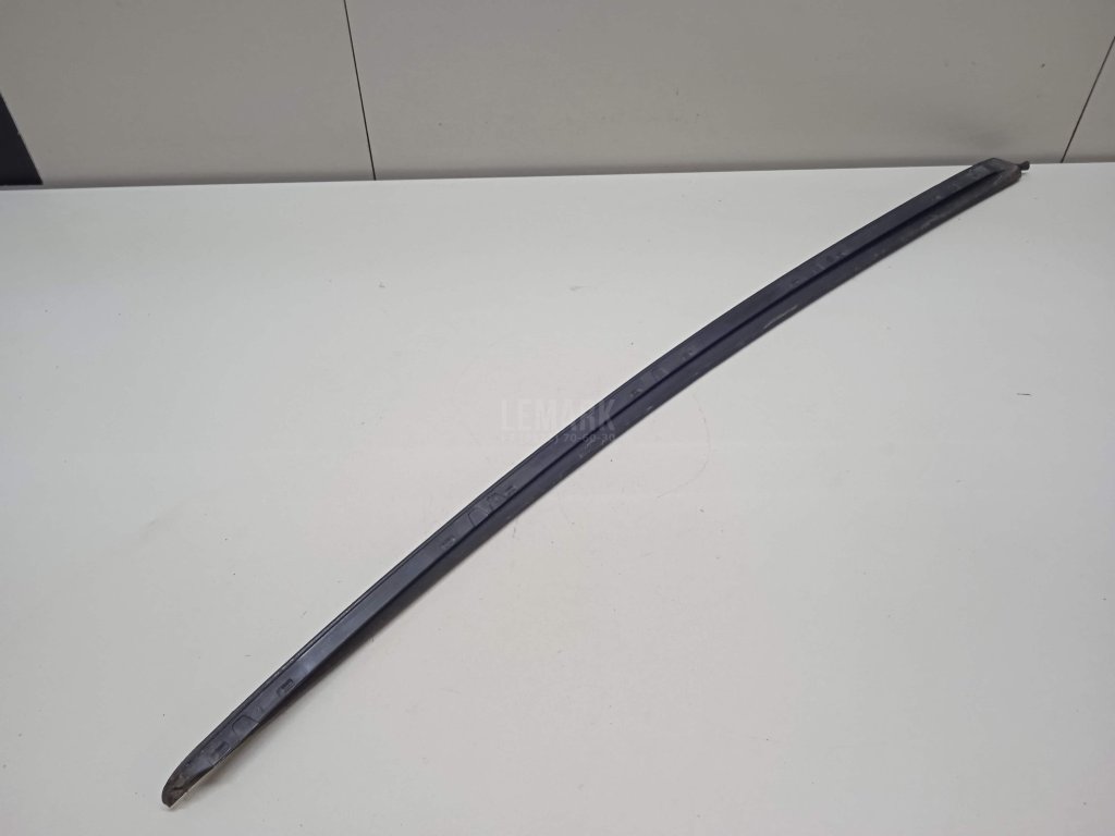 Молдинг лобового стекла