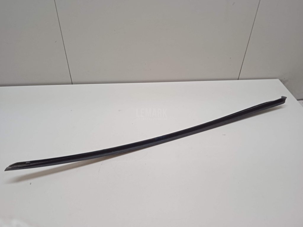 Молдинг лобового стекла