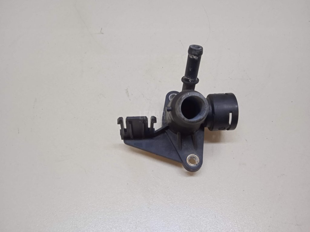 Фланец двигателя системы охлаждения