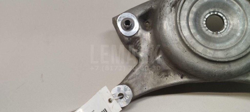 Кронштейн амортизатора