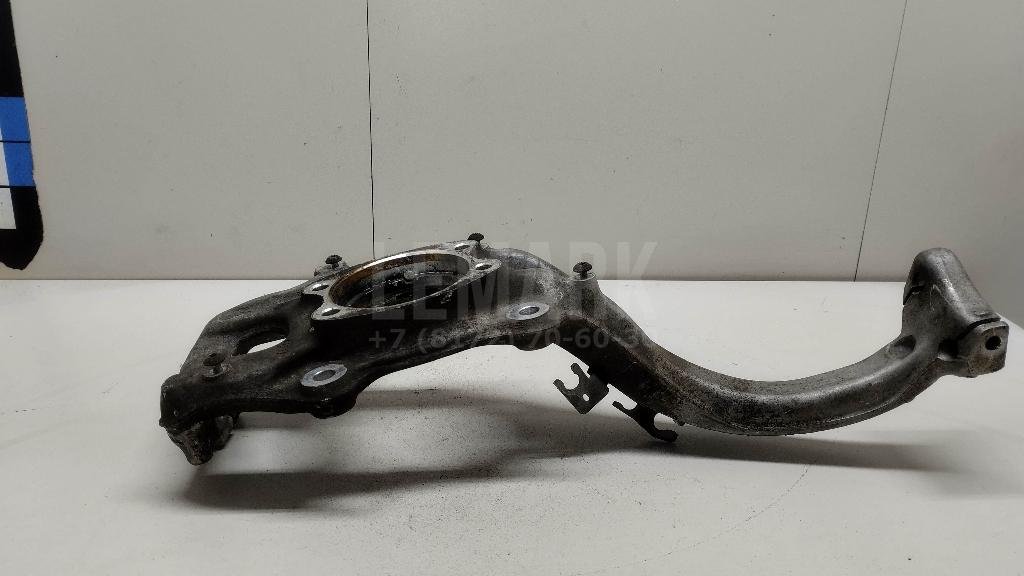 Кулак поворотный передний левый