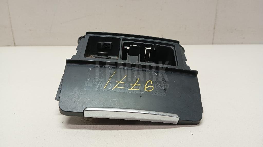 Пепельница передняя